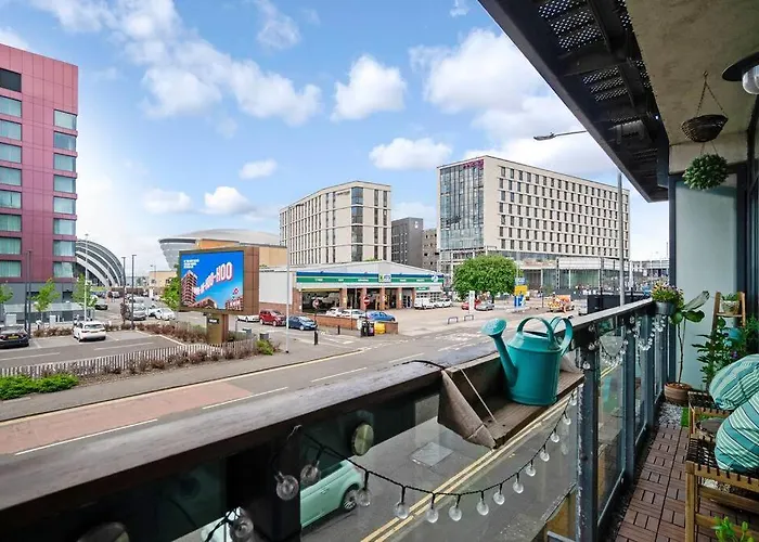 Luxury Huge Modern Open Plan 2Bedroom Flat - Free Private Parking & Balcony Located At The Ovo Hydro And Sec Centre