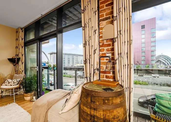 Luxury Huge Modern Open Plan 2Bedroom Flat - Free Private Parking & Balcony Located At The Ovo Hydro And Sec Centre