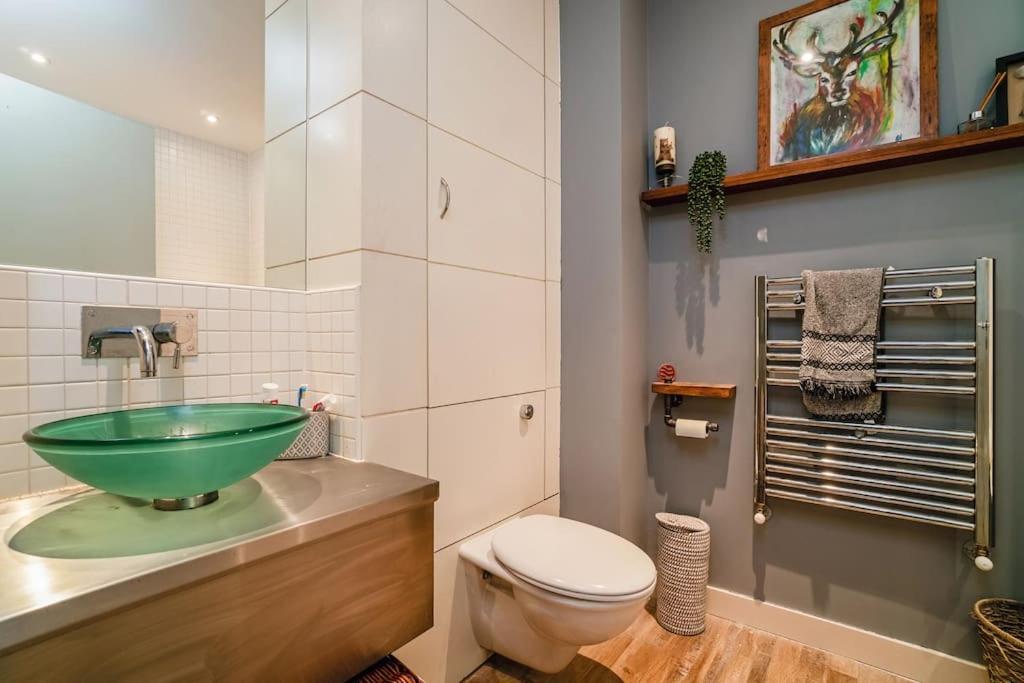 Luxury Huge Modern Open Plan 2bedroom Flat - Free Private Parking & Balcony Located At The Ovo Hydro And Sec Centre Glasgow