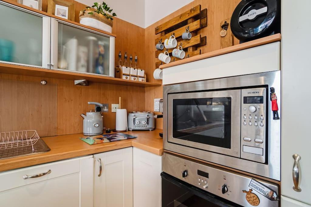 Luxury Huge Modern Open Plan 2bedroom Flat - Free Private Parking & Balcony Located At The Ovo Hydro And Sec Centre