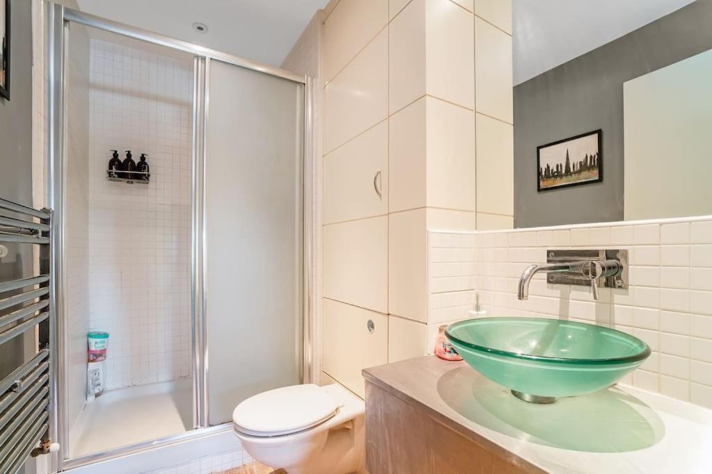 Luxury Huge Modern Open Plan 2bedroom Flat - Free Private Parking & Balcony Located At The Ovo Hydro And Sec Centre