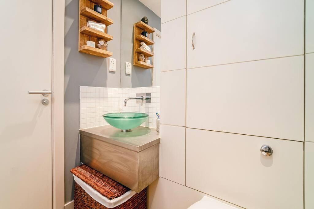 Luxury Huge Modern Open Plan 2bedroom Flat - Free Private Parking & Balcony Located At The Ovo Hydro And Sec Centre Glasgow