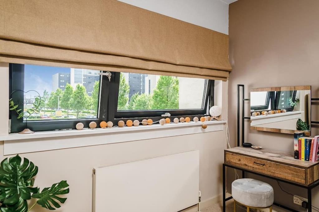 Luxury Huge Modern Open Plan 2bedroom Flat - Free Private Parking & Balcony Located At The Ovo Hydro And Sec Centre